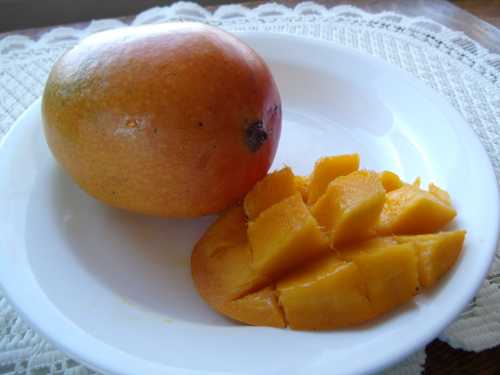 042112veggiegirlmangoes