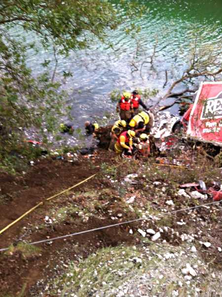 040313bigrigcrashrescue