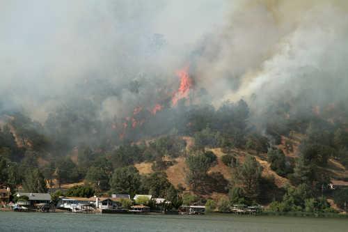 060513lakeshorefireflames