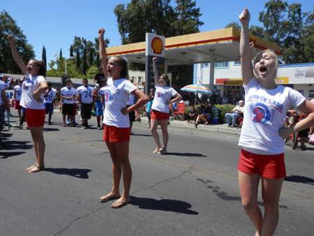 070514paradecheer